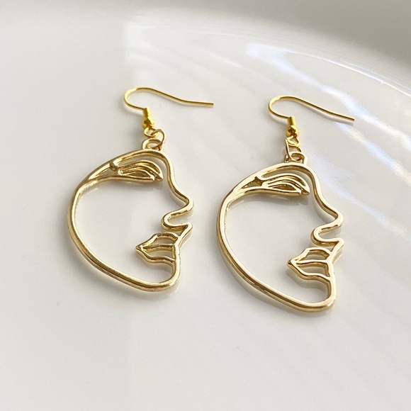 NEW Human Face Earrings in Gold color - Picture 4 of 6